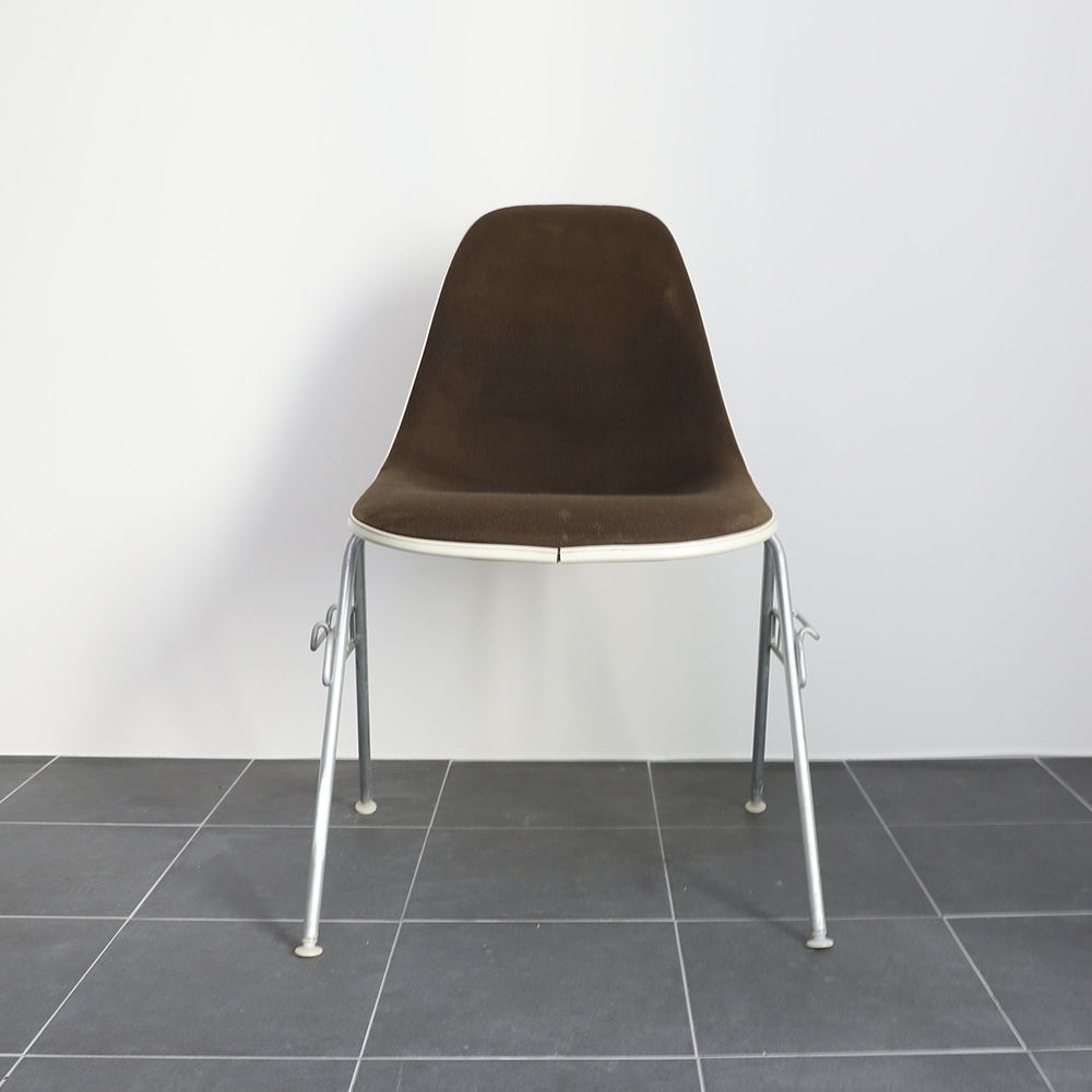 Charles &amp; Ray Eames Herman Miller Upholstered Textile Fiberglass DSS Shell Chair - 1