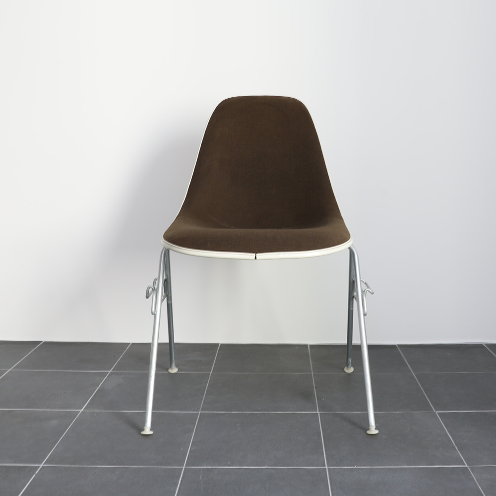 Charles &amp; Ray Eames Herman Miller Upholstered Textile Fiberglass DSS Shell Chair - 5