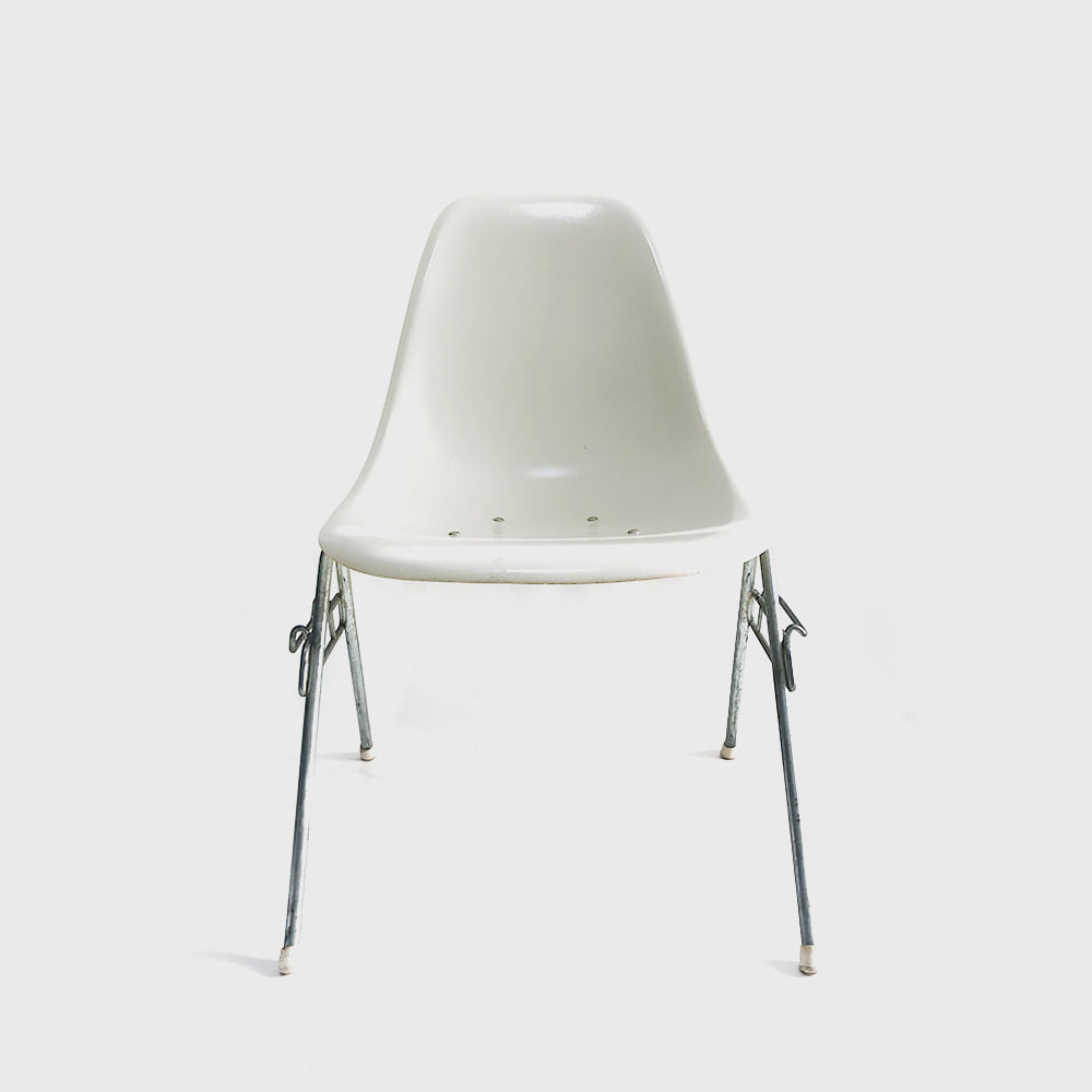 Herman Miller Charles &amp; Ray Eames Fiberglass DSS Shell Chair - 09
