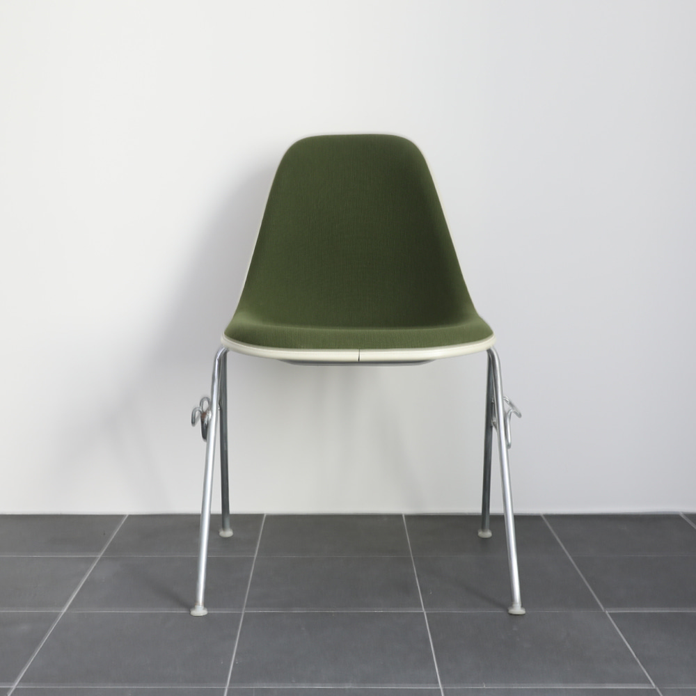 Charles &amp; Ray Eames Herman Miller Upholstered Textile Fiberglass DSS Shell Chair -3