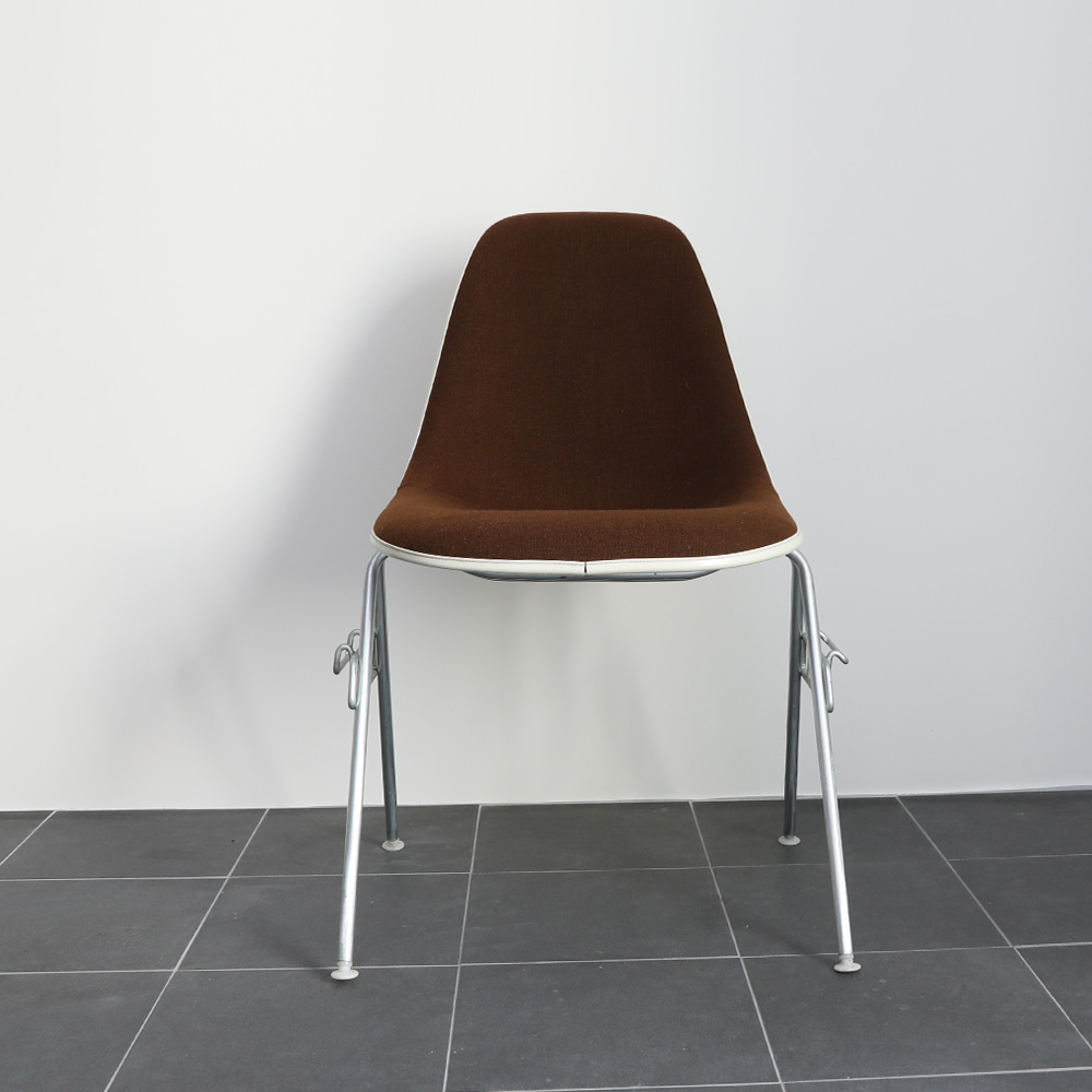 Charles &amp; Ray Eames Herman Miller Upholstered Textile Fiberglass DSS Shell Chair - 2