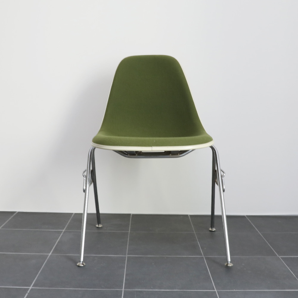 Charles &amp; Ray Eames Herman Miller Upholstered Textile Fiberglass DSS Shell Chair -1