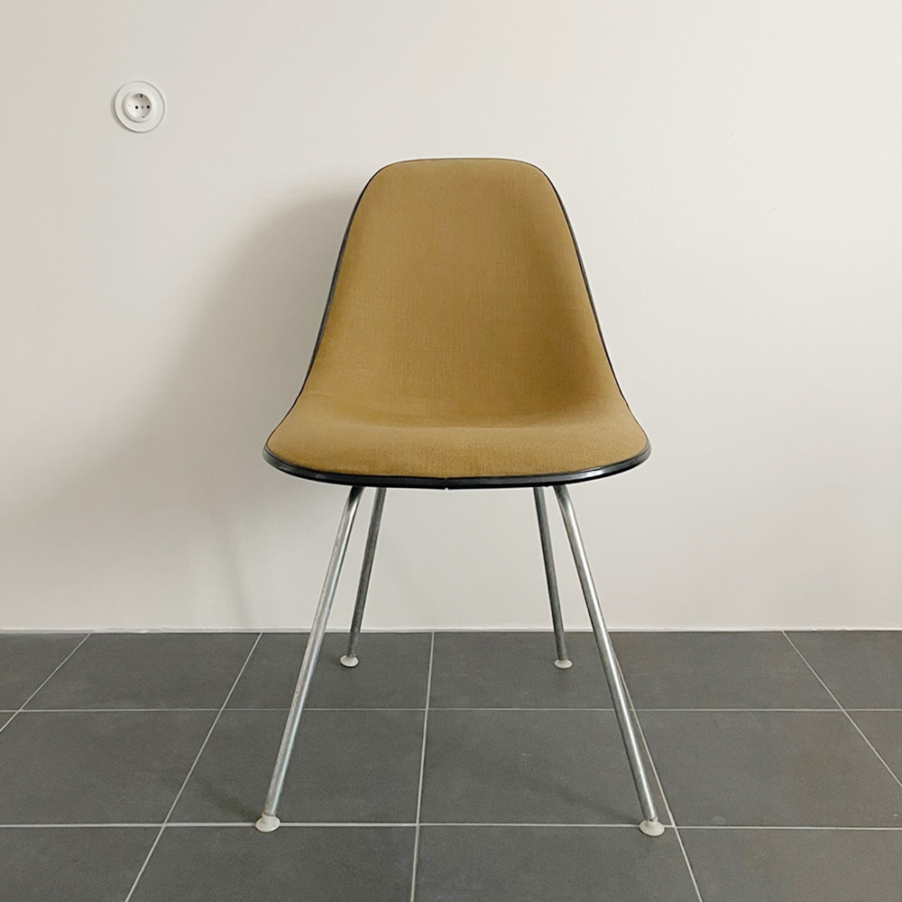 Herman Miller Charles &amp; Ray Eames Upholstered Textile Fiberglass DSX Shell Chair
